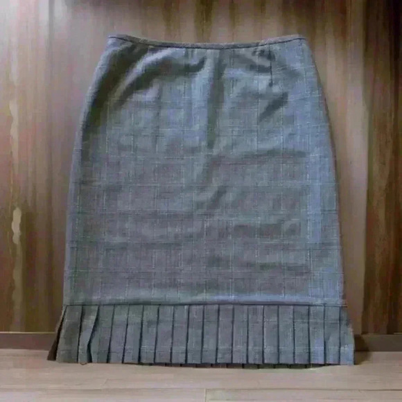Women's Gray Pleated Skirt Size S - Picture 2 of 2